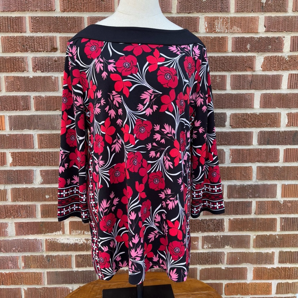 Rafaella Black with Red Floral Print Boat neckline 3/4 sleeve Tunic Top Sz L